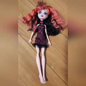 Ghouls Rule Draculaura Doll